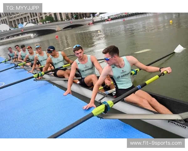 赛艇队改进起划动作，整体推进更均匀